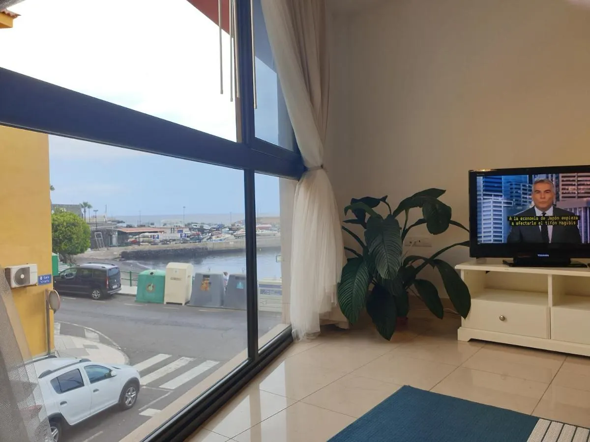 Apartamento Frente Al Puerto De Candelaria A 20 Metros De La Playa.